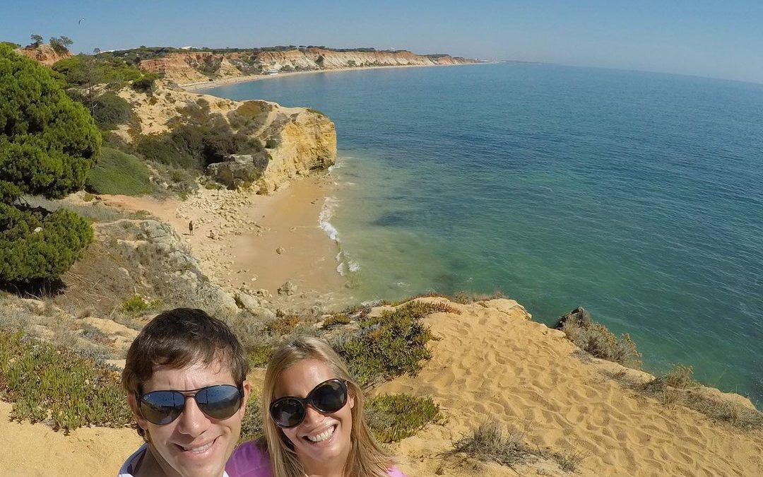 Playa Olhos D’Agua – Portugal | Cumpliendo años por el mundo