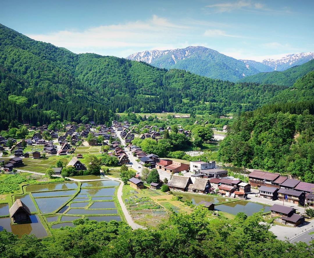 Las vistas de Shirakawa-Go ... Aldea Histórica  con típicas ...