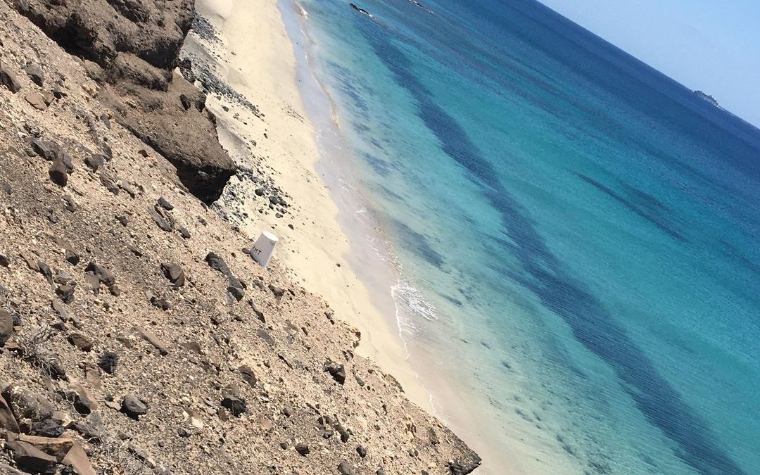 Recorriendo el Sur de Fuerteventura , encontramos playas sal...