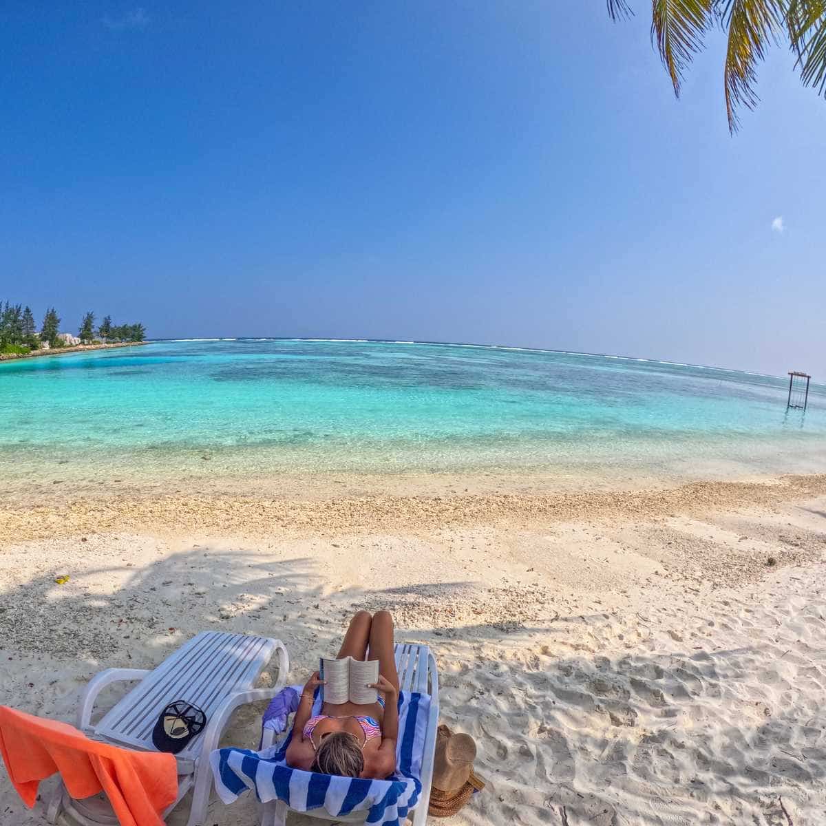 Araamu Beach - Dhiffushi Maldivas - bikini beach